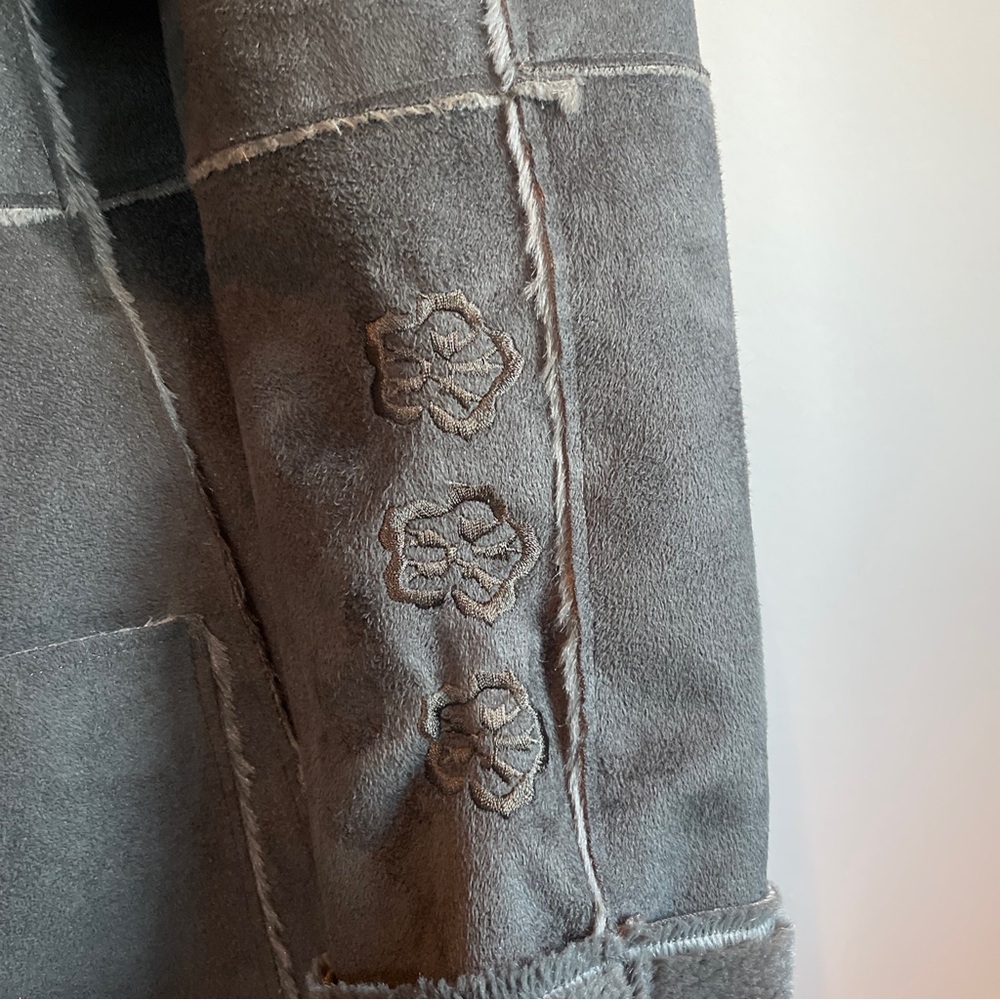 BIYA Women's Cozy Black Teddy Jacket - Picture 6 of 8